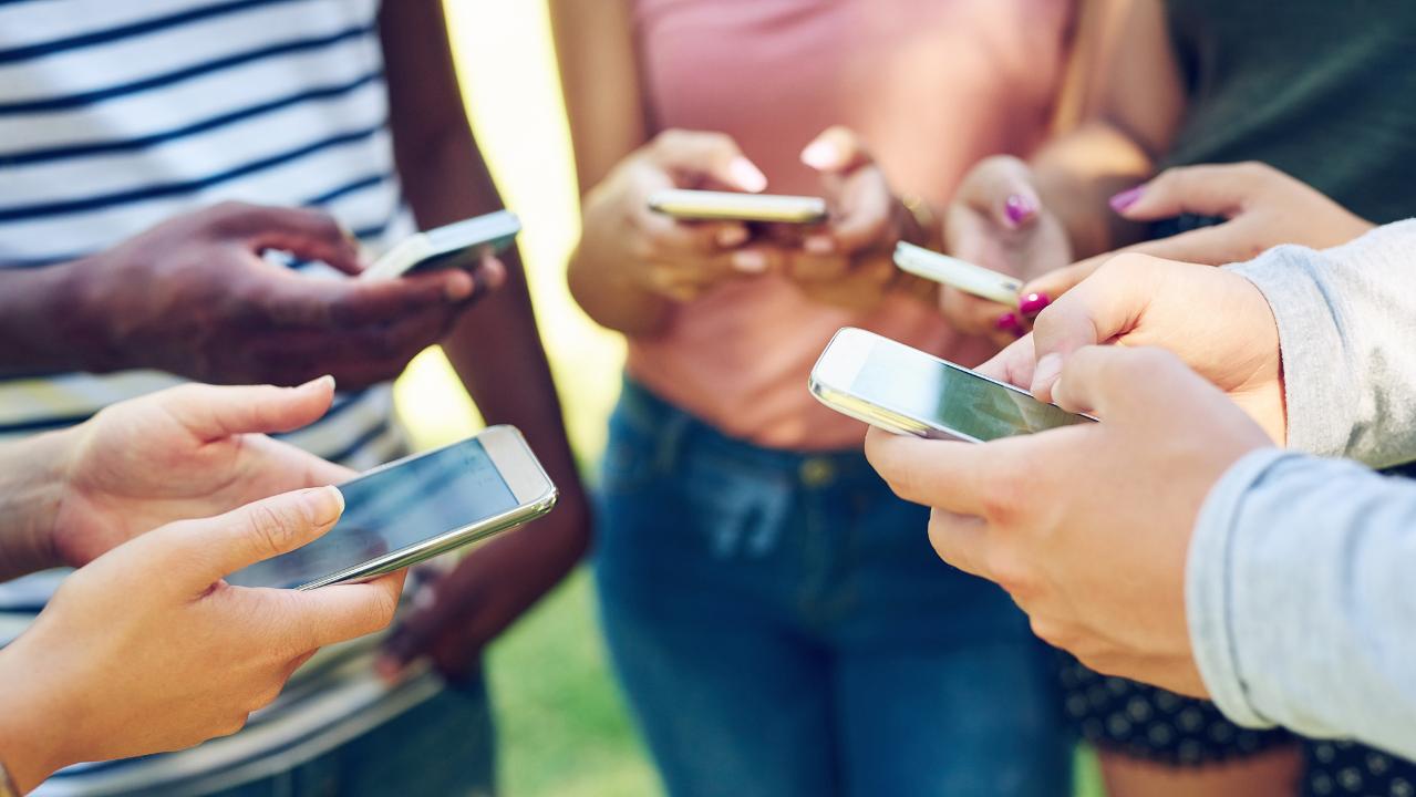 teens on phone