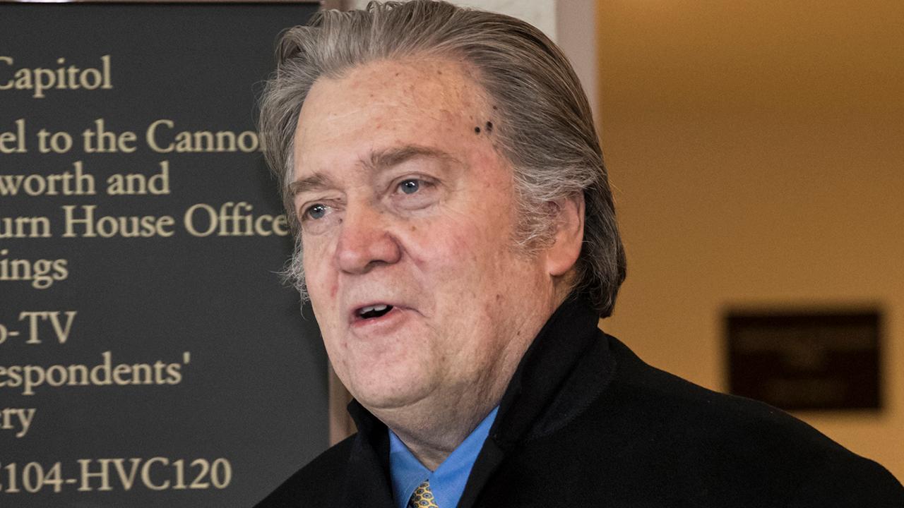 Steve Bannon meets with Special Counsel Robert Mueller