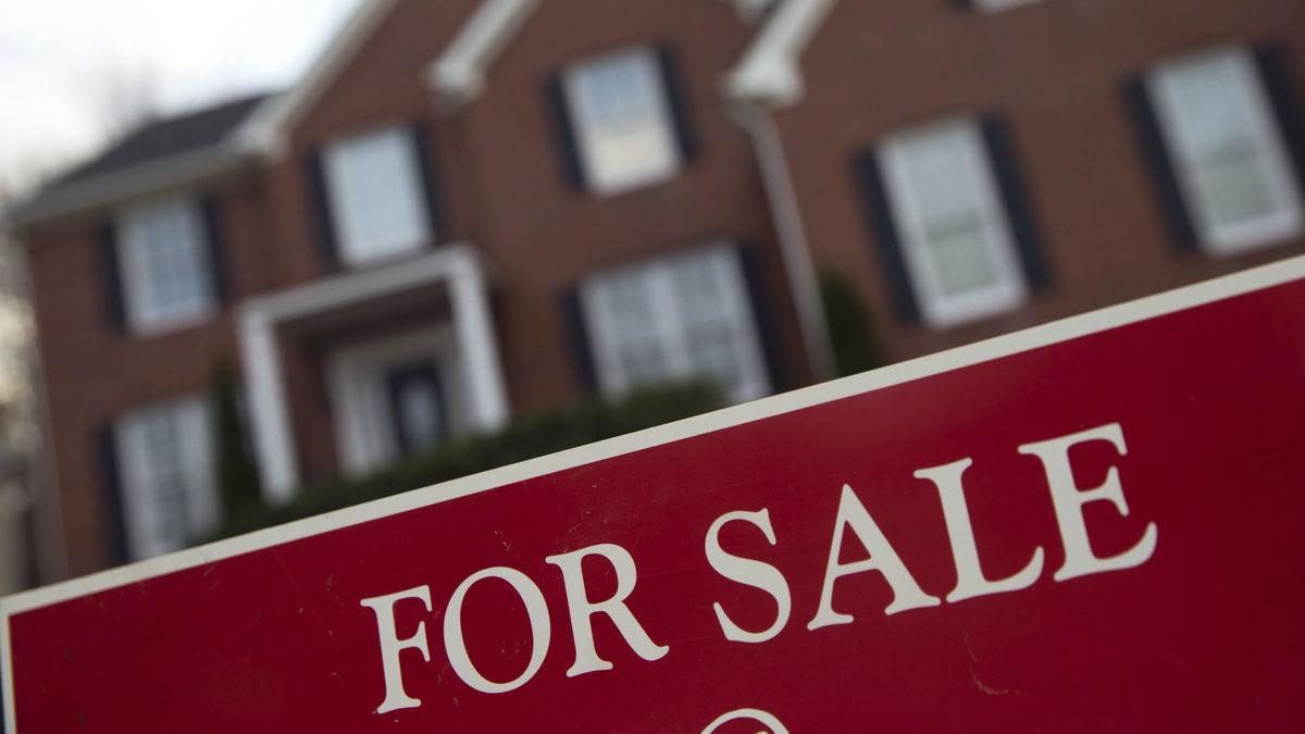 New home sales drop nearly 8 percent in January