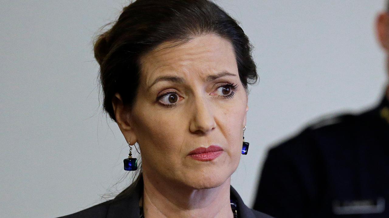 How Oakland mayor is taking a risk by warning illegals