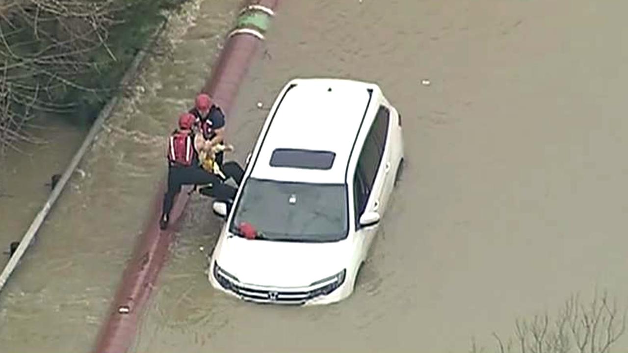 Rescue crew saves driver from rising flood waters in Dallas