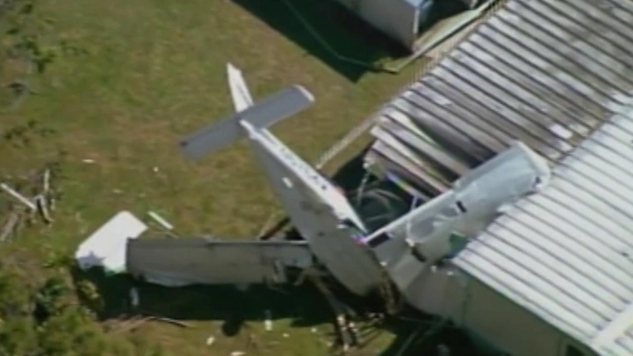 Plane crashes through trees into Florida home