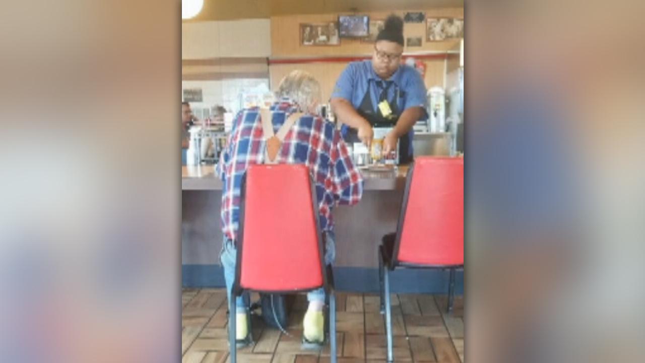 Waffle House Employees Act Of Kindness Toward Elderly Customer Lands 