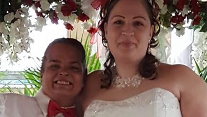 Walmart wedding: Couple exchanges vows at unique location