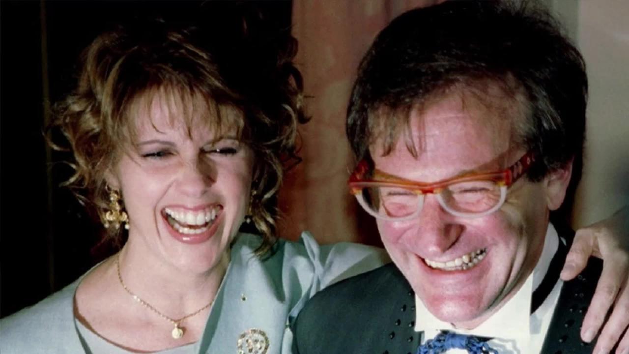 Robin Williams co-star, Pam Dawber:  He ‘flashed, grabbed’ me on set