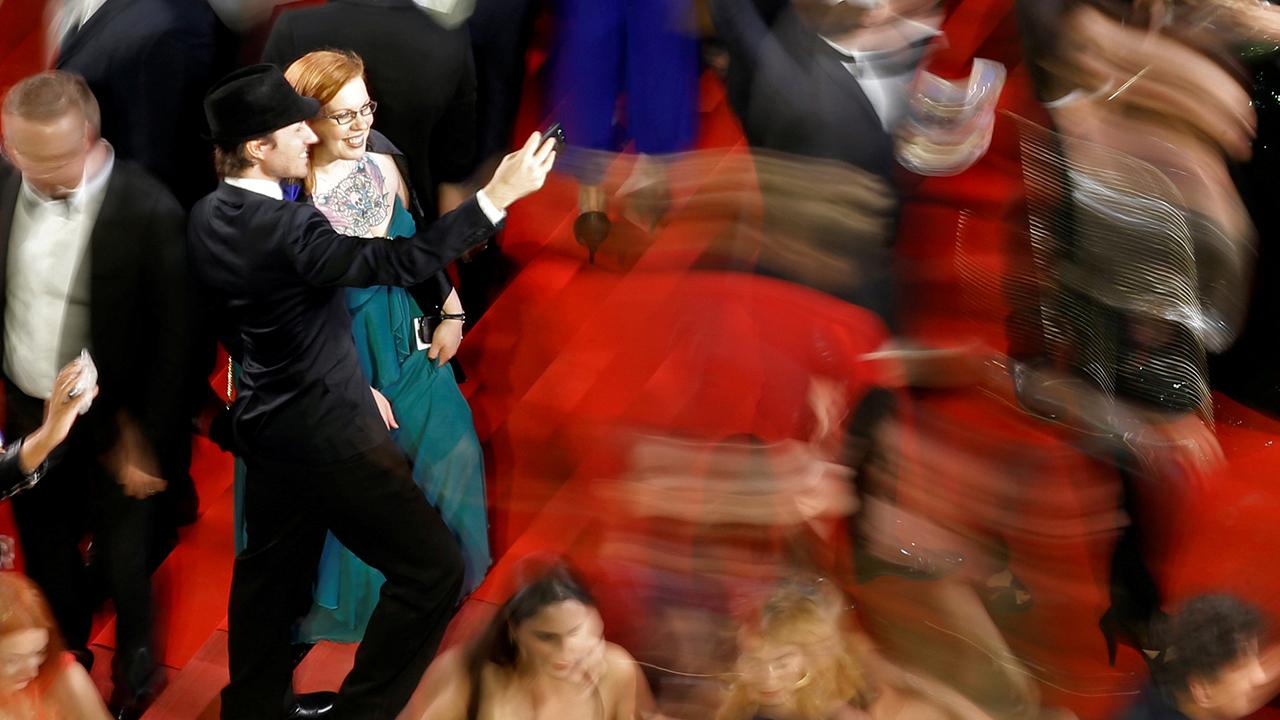 Cannes bans selfies on the red carpet