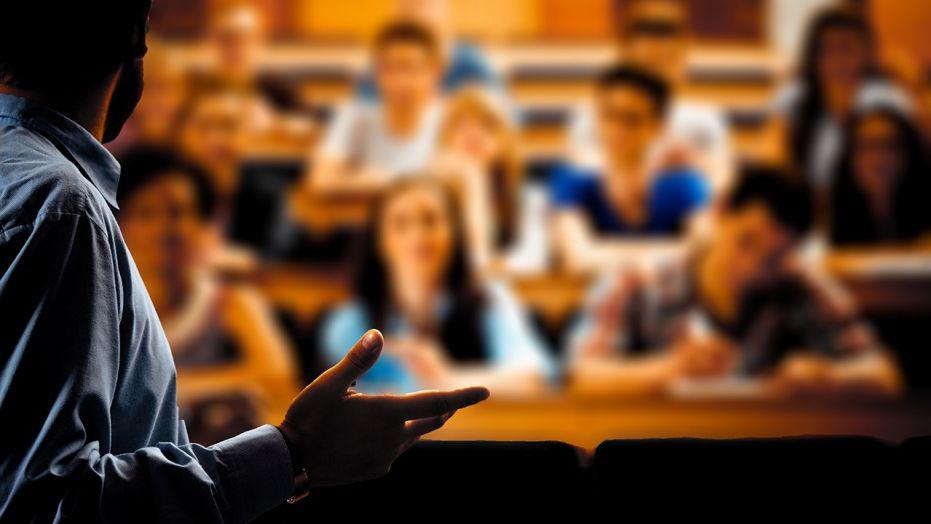 Umat Kristen, kulit putih mendapatkan ‘keuntungan yang tidak selayaknya diperoleh’, menjalani hidup ‘lebih mudah’, kata seminar Universitas George Washington Umat Kristen, kulit putih mendapatkan ‘keuntungan yang tidak selayaknya diperoleh’, menjalani hidup ‘lebih mudah’, kata seminar Universitas George Washington