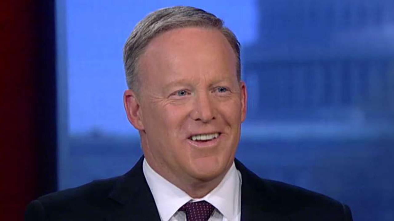 Spicer rips Comey, CNN over dossier