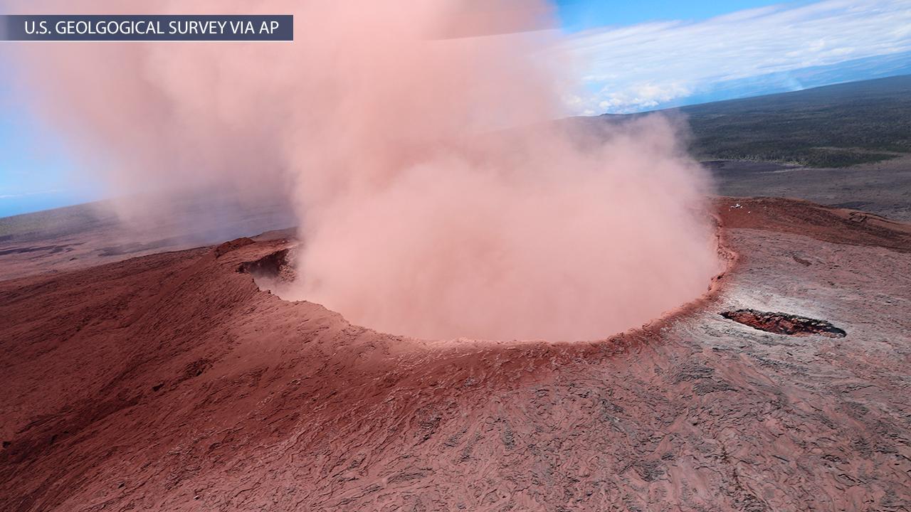 Hawaii volcano eruption prompts evacuations