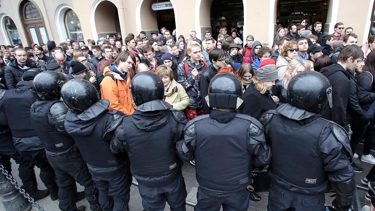 Russian opposition leader arrested during protests