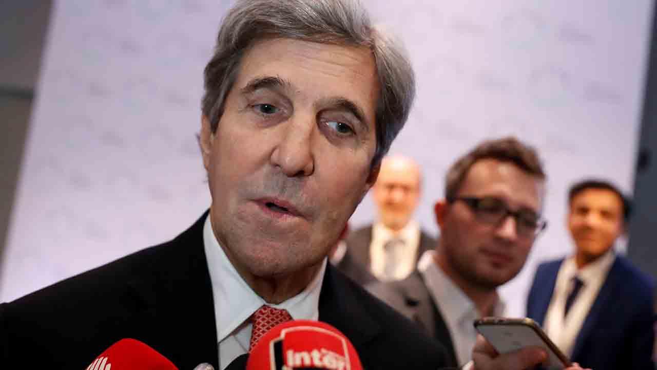 Report: John Kerry secretly meeting to save Iran deal