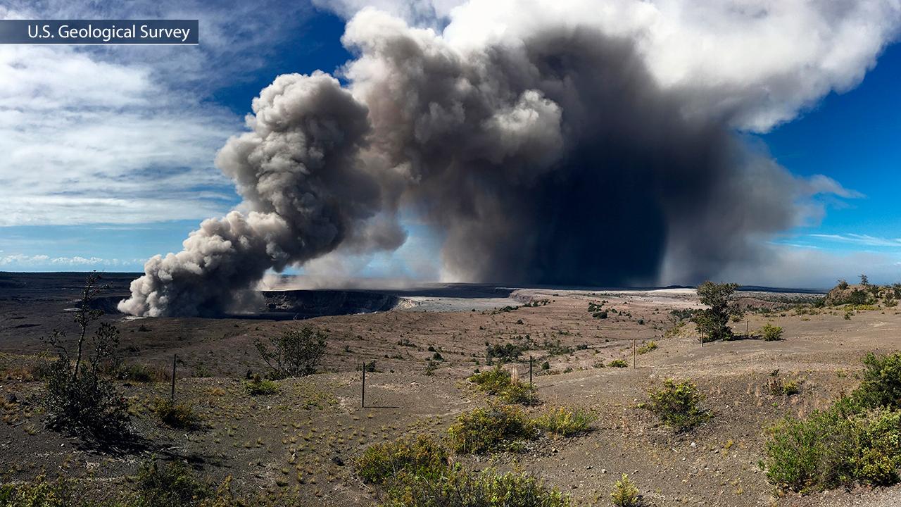 Fears grow of Kilauea eruption as plumes reach 12,000 feet