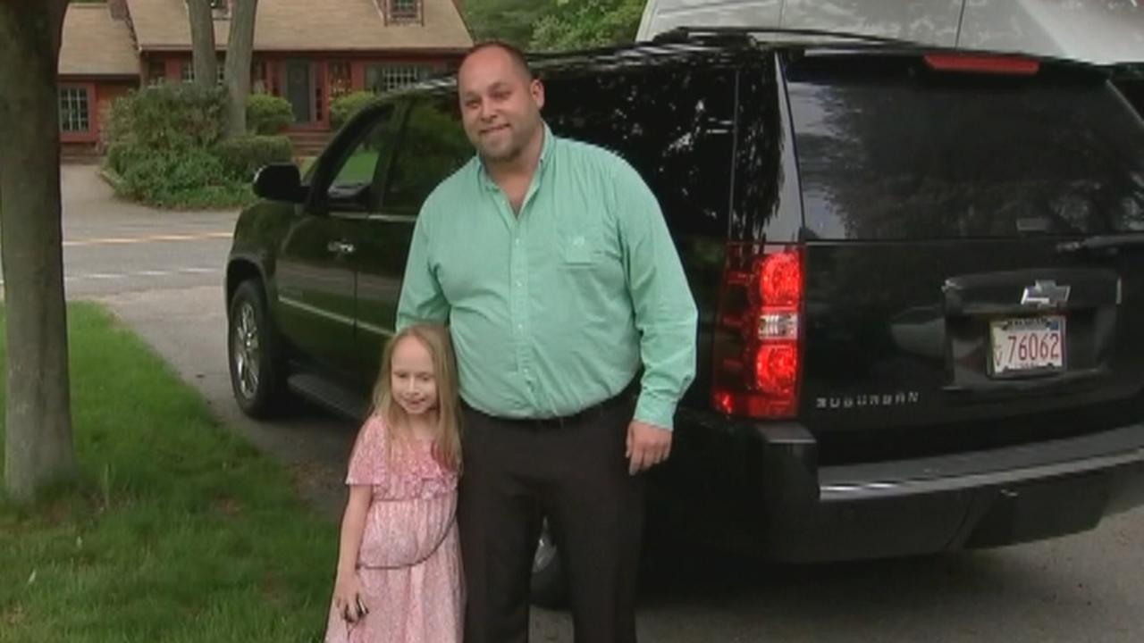 Limo driver offers free rides to children's hospital