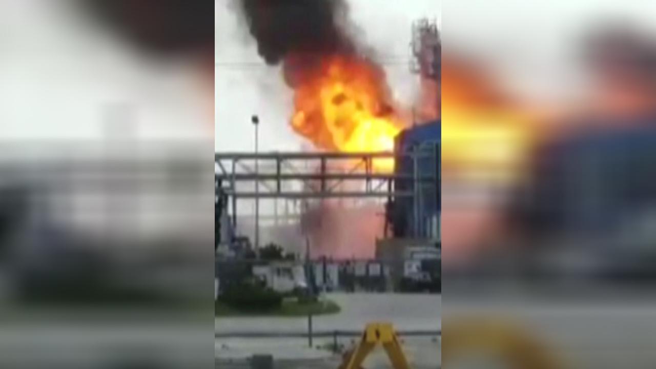 Raw video: Flash fire at industrial plant in Texas