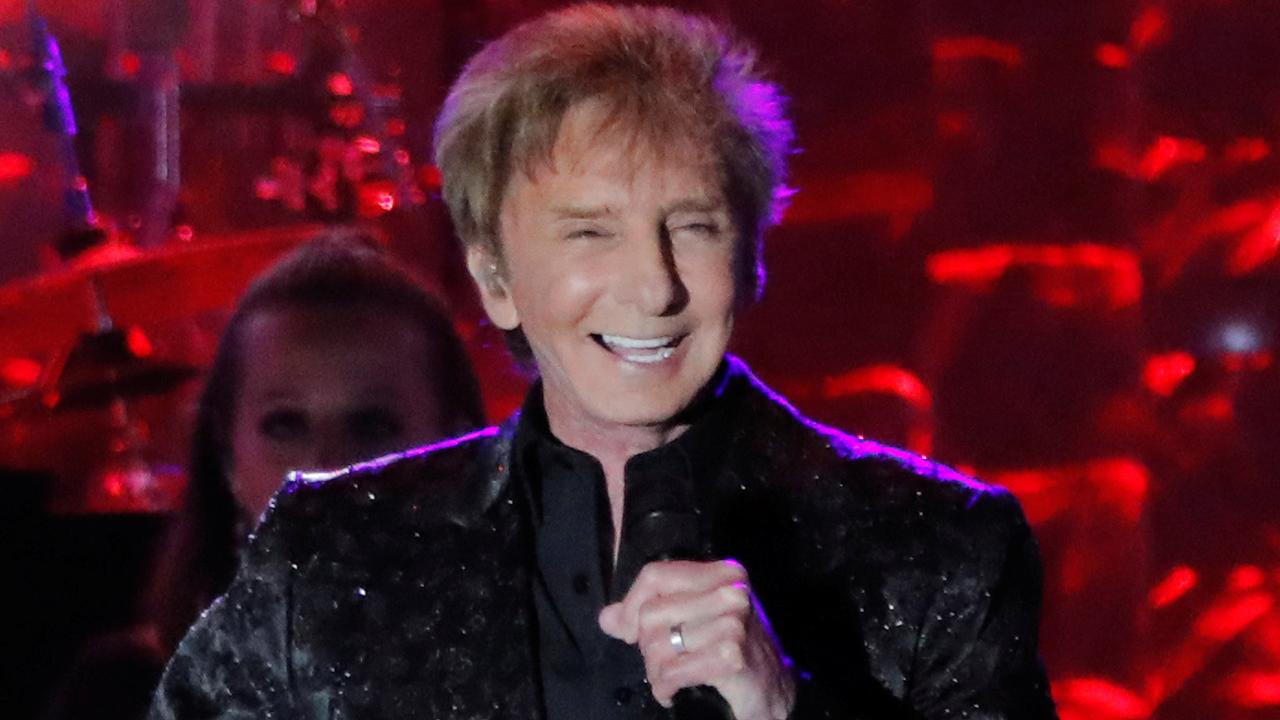 Barry Manilow shows no sign of slowing down