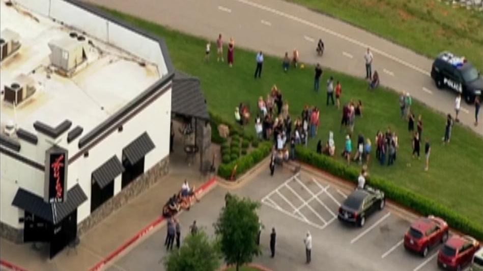 Raw video: Police respond to shooting at Oklahoma restaurant