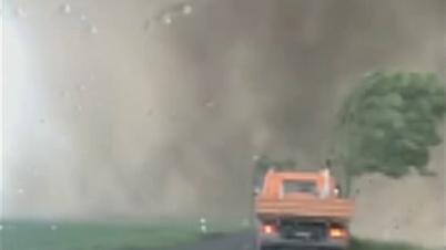 Raw video: Tornado rages past motorists in Germany
