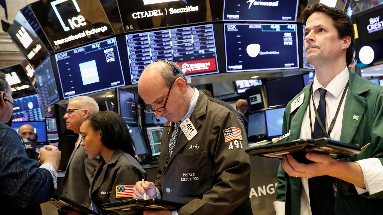 US stocks sell off amid political turmoil in Europe