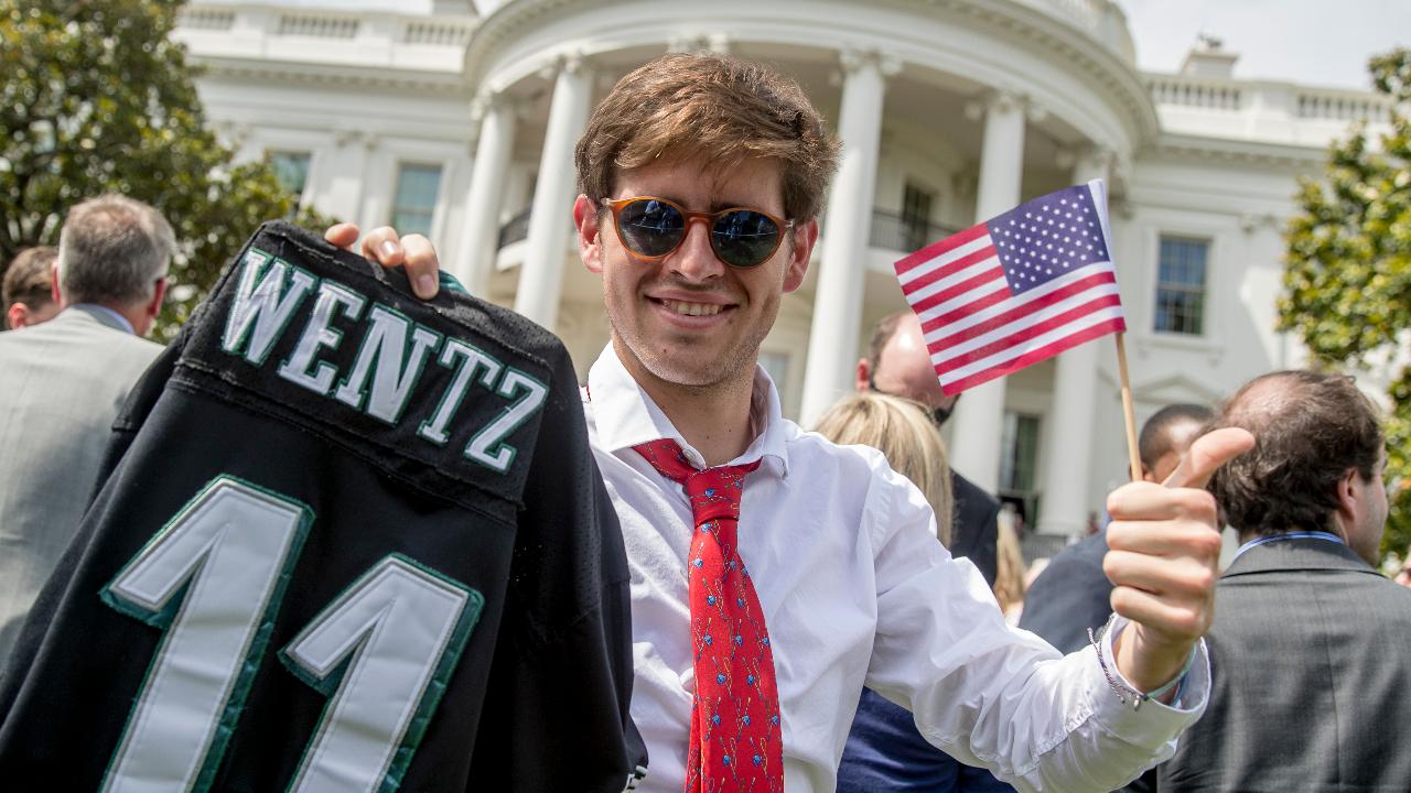 White House: Eagles pulled a 'political stunt'