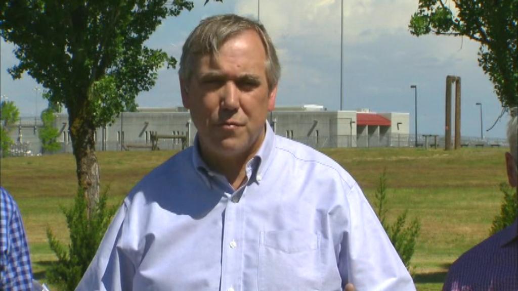 Sen. Merkley speaks on immigration policy and refugees