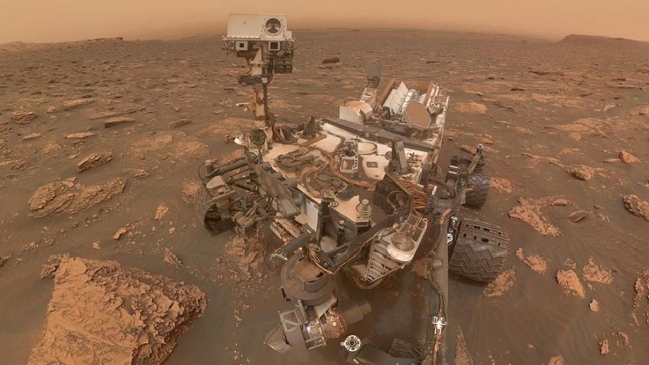 NASA’s Curiosity rover takes selfie during dust storm