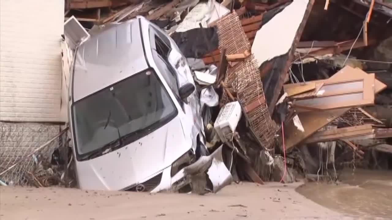 Raw video: Recovery crews respond to flooding in Japan