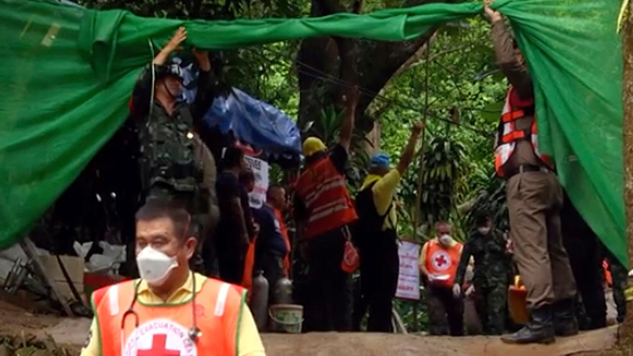 8 boys rescued from Thailand cave