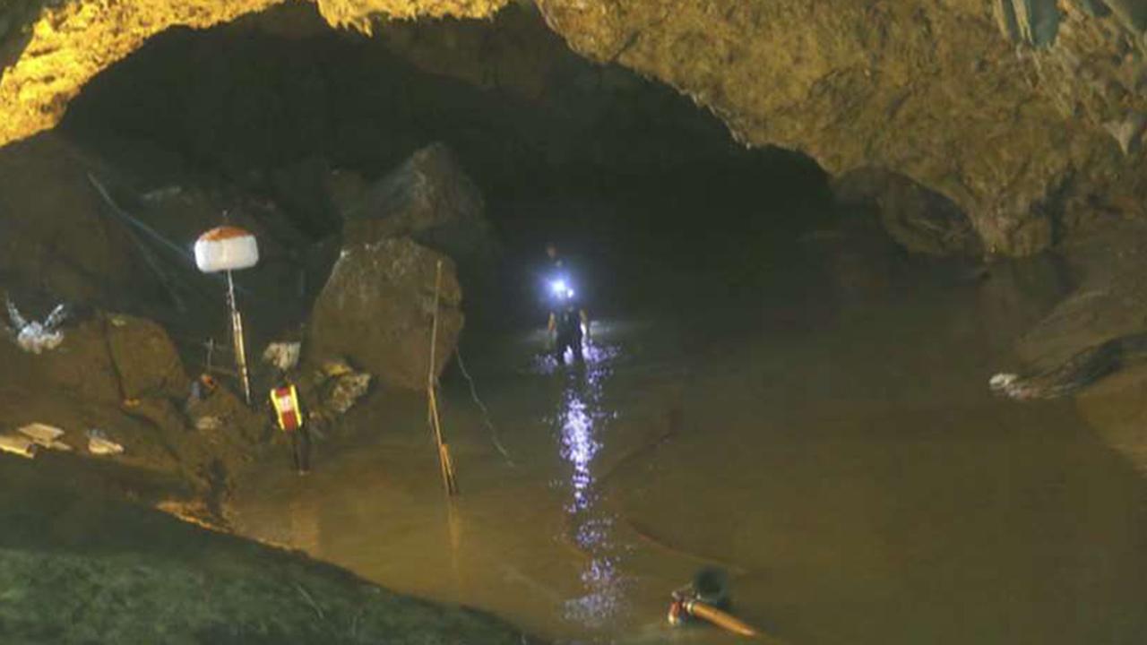 Divers resume day three of rescue mission in Thailand cave