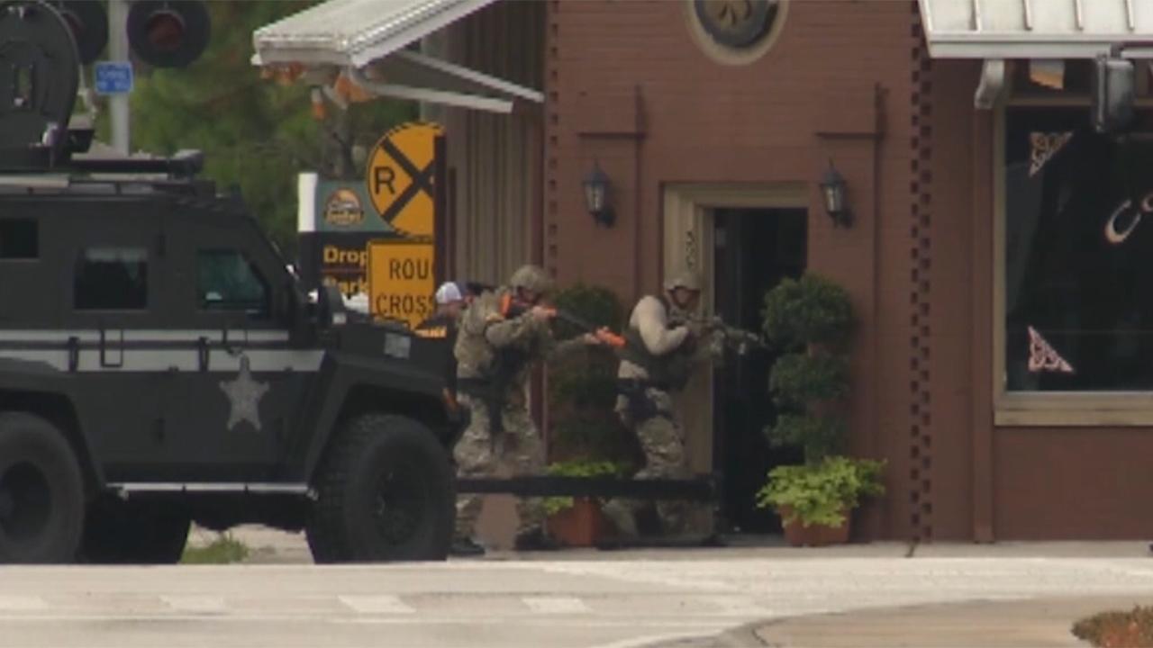 SWAT team ends armed standoff at Florida pub