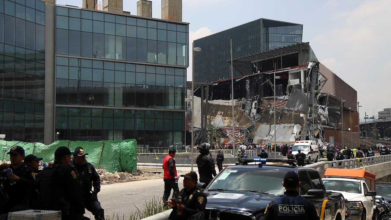 Mexico City: newly opened Artz Pedregal shopping mall collapses