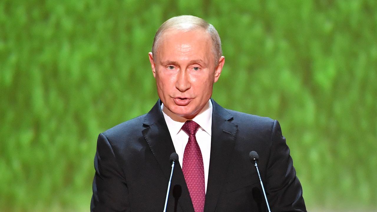 Putin's approval rating falls around 15 points in Russia