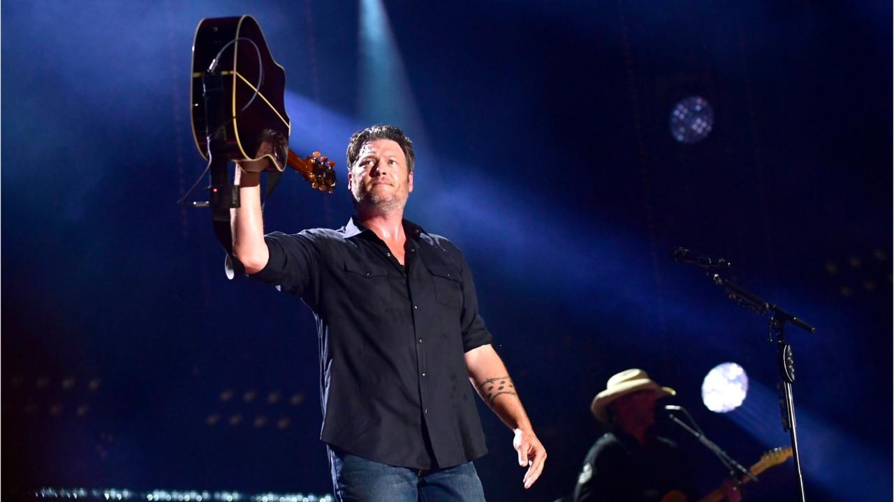 Blake Shelton admits to being drunk on stage