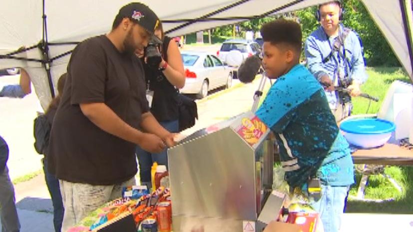 13-year-old's hot dog stand gets official business permit