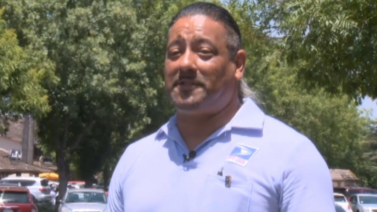 Mail carrier marks 30 years without missing a day of work