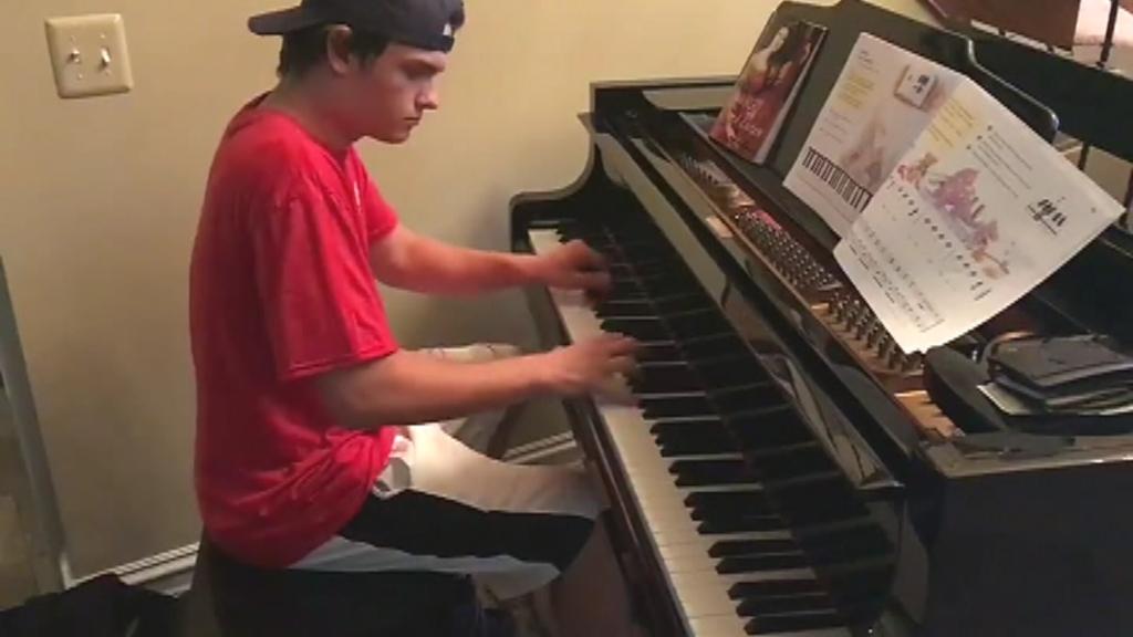 Must watch: Pizza delivery man plays Beethoven for customer 