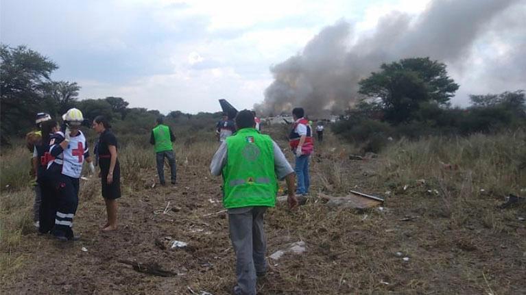 Aeromexico airliner goes down in field near airport