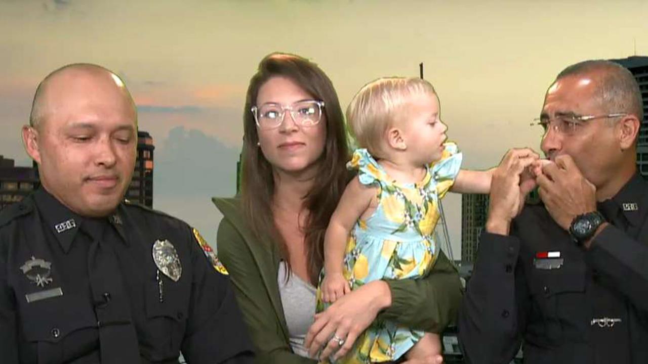 Florida officers save choking baby at mall Fox News Video(00)