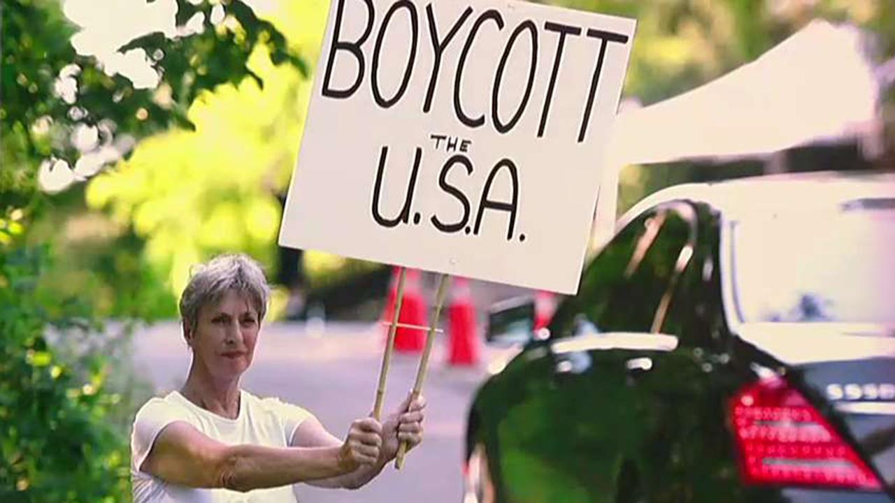 Angry Canadians push to boycott US products