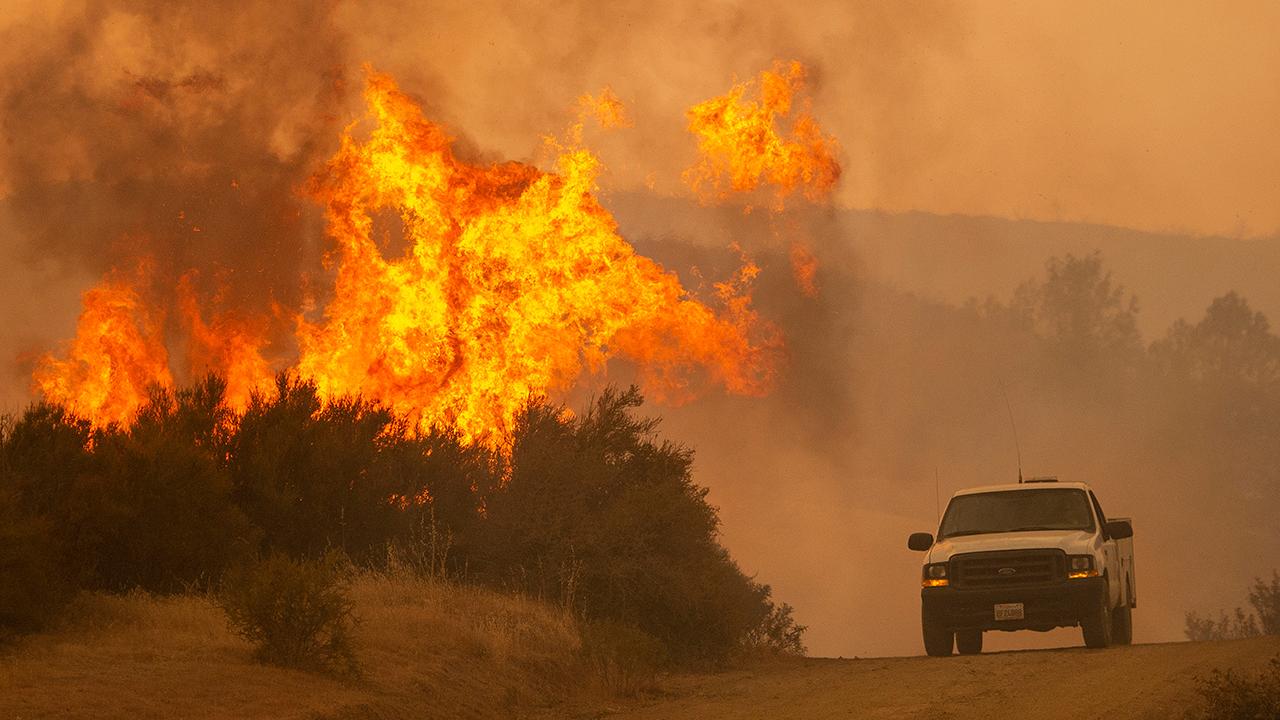 Mendocino fire threatens thousands of structures in Calif.