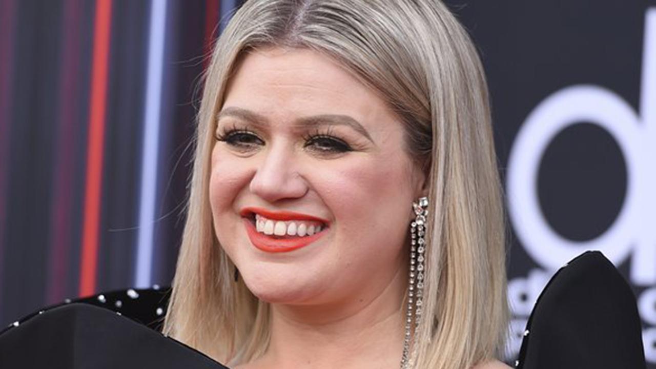 Kelly Clarkson To Host New Daytime Talk Show That Breaks With