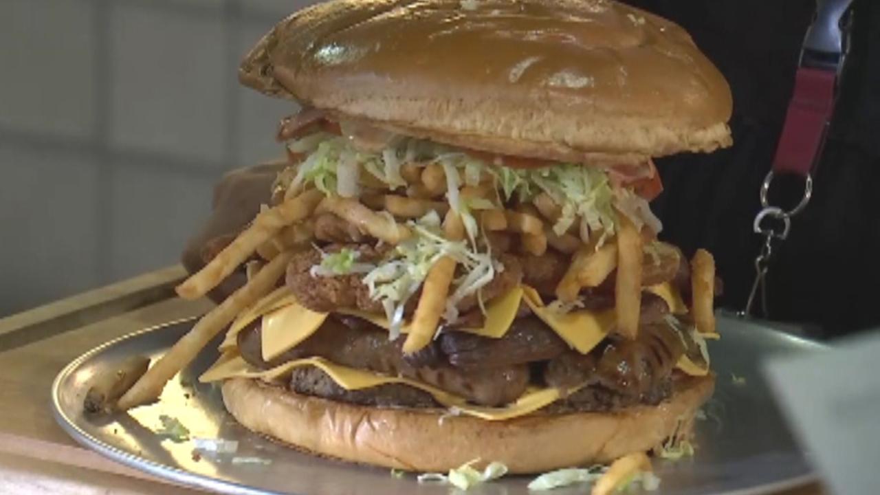 Arizona Cardinals challenge fans to eat massive burger
