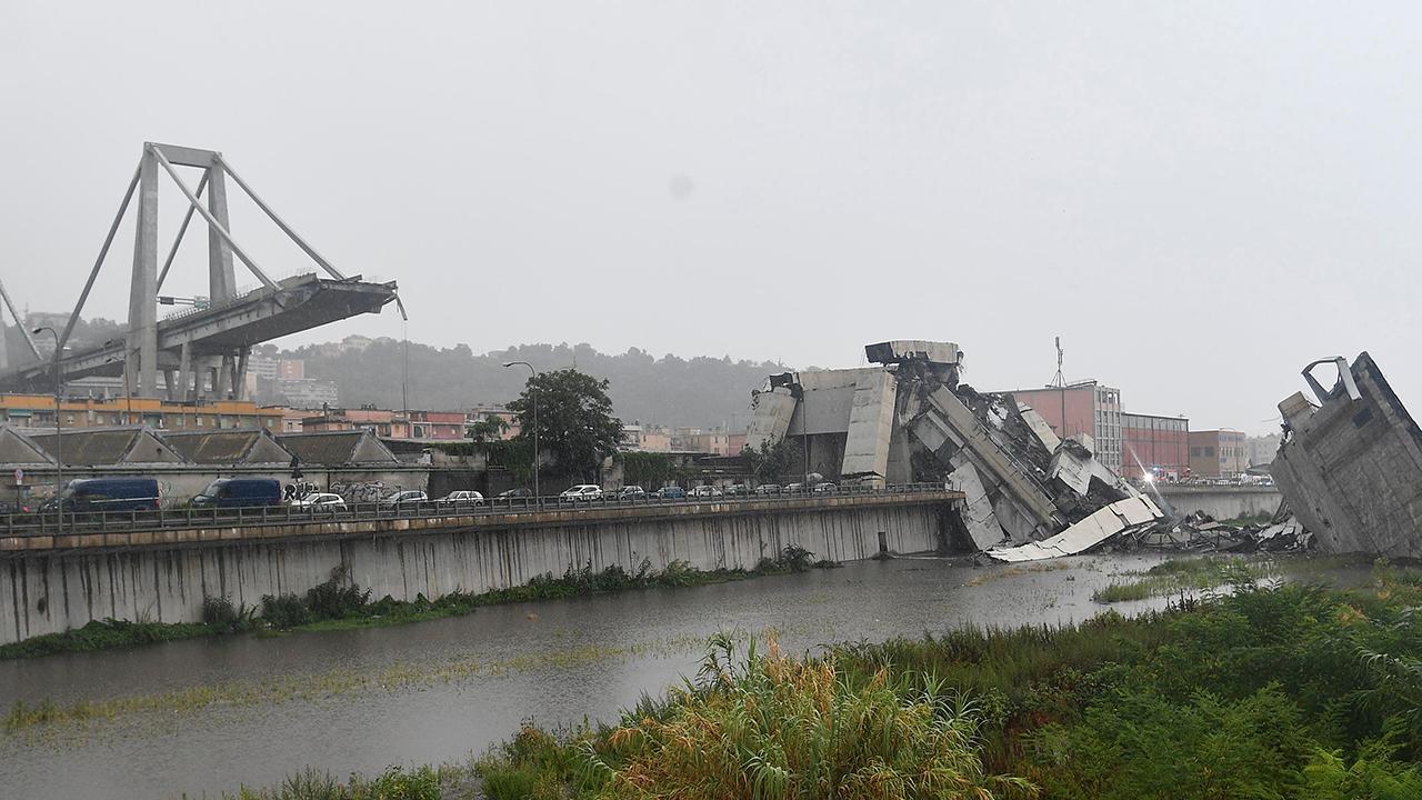 Deadly Italy bridge collapse caught on tape