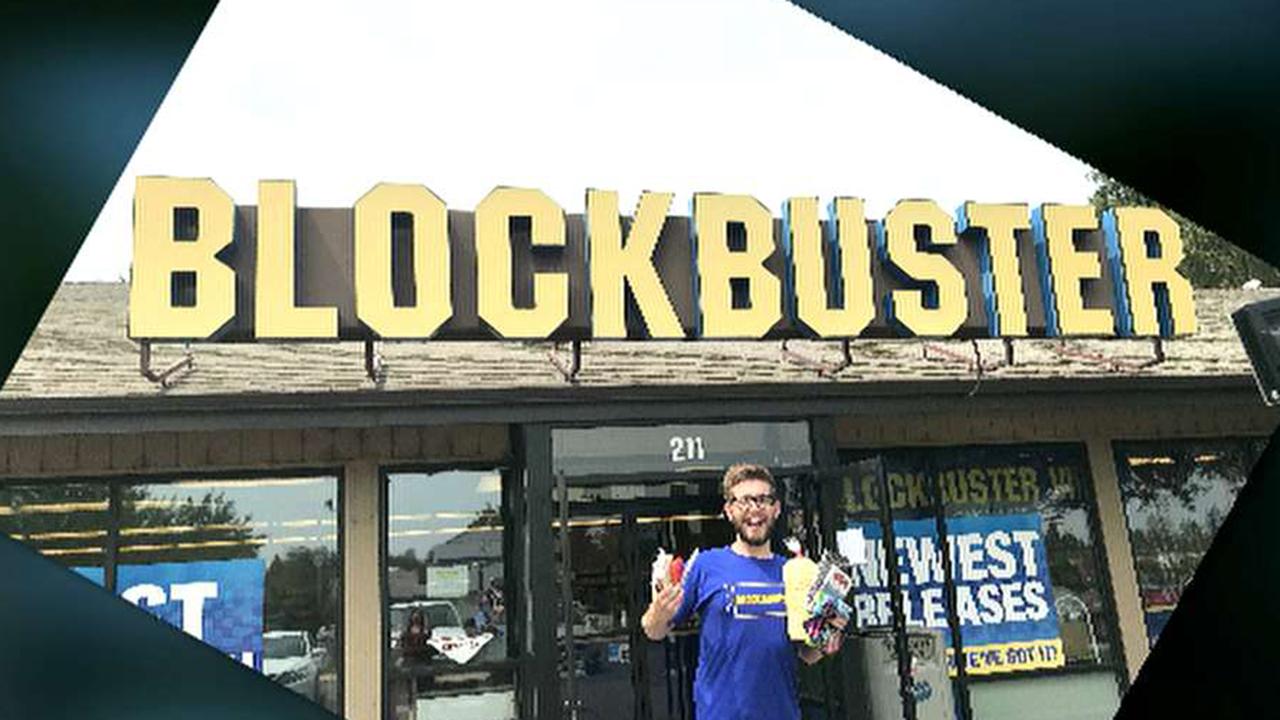 Kevin McCarthy checks out the last Blockbuster in the US