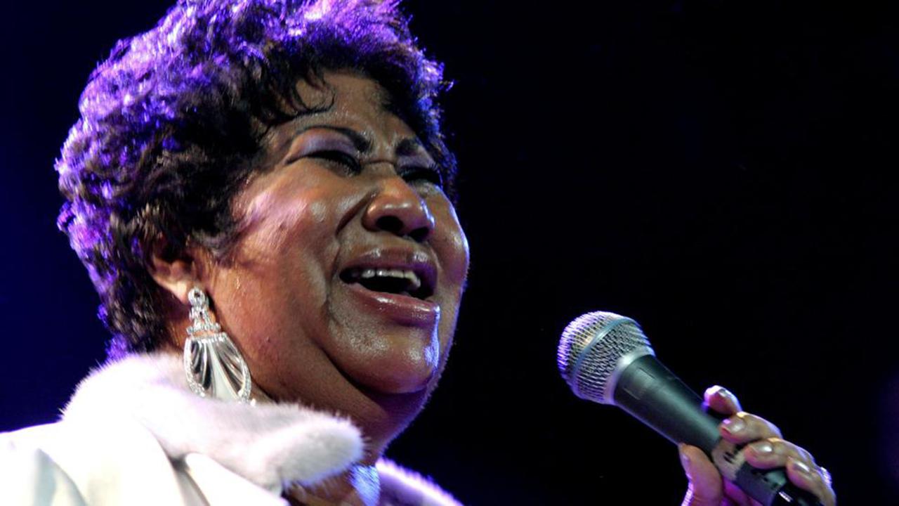 Tributes pour in for Aretha Franklin