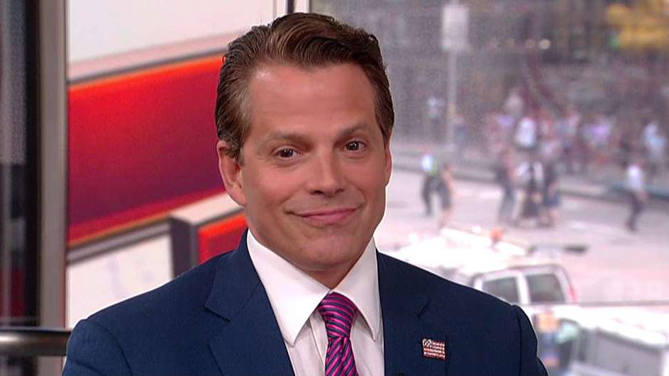 Scaramucci warns Trump not to go overboard on clearances