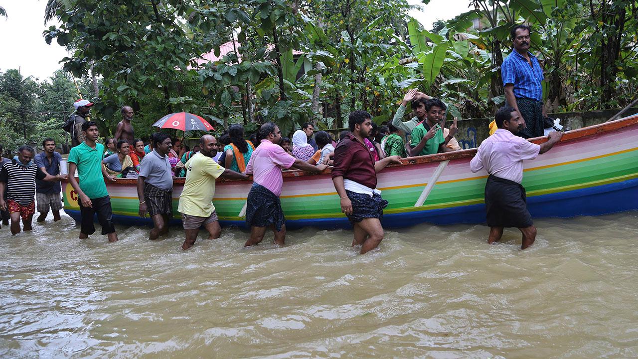 Deadly floods in southern India displace 800,000