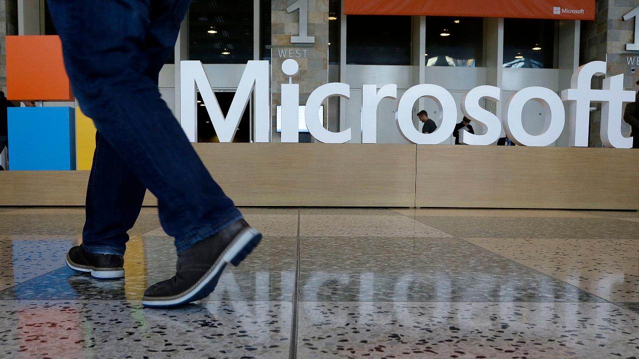 Microsoft says Russian hackers targeted conservative groups
