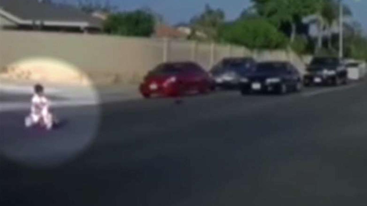 Cars narrowly miss boy on tricycle who rolled into traffic