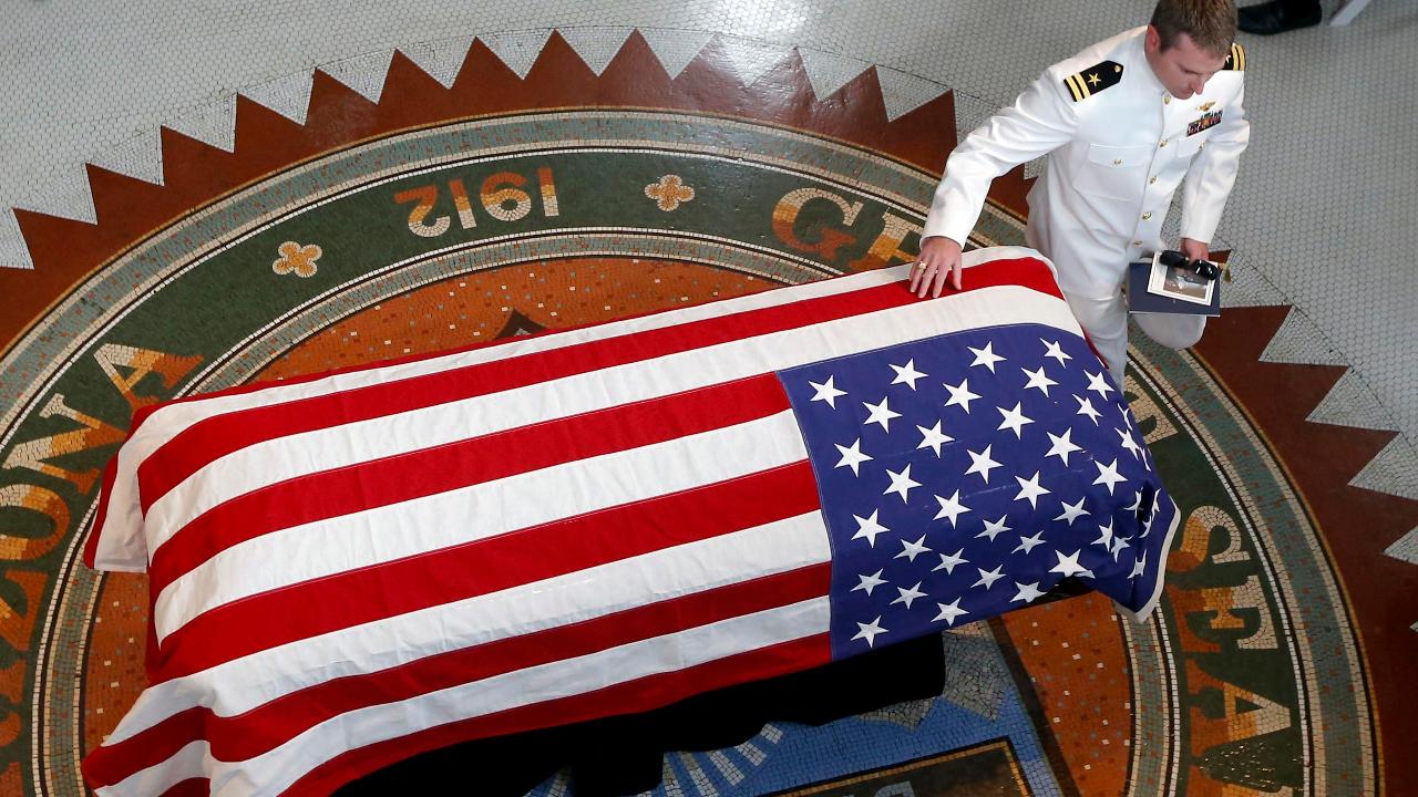 Public pays last respects to McCain in Phoenix