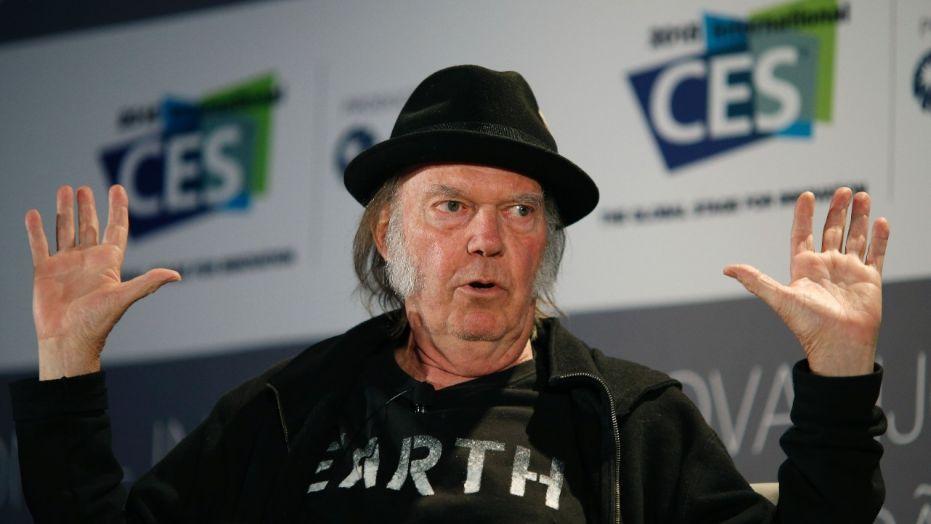  Neil Young, Daryl Hannah marry in top-secret wedding